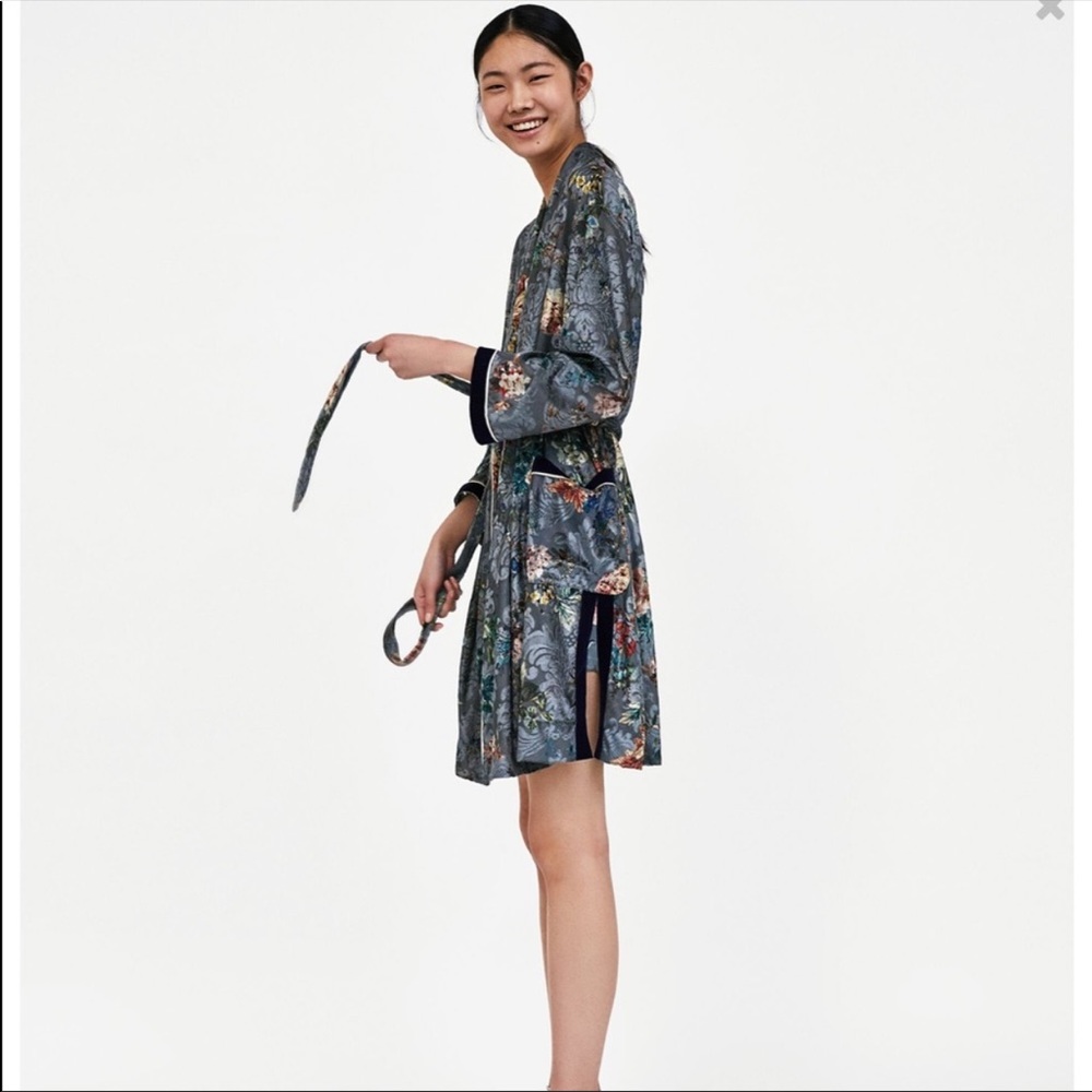 Zara | Floral Velvet Kimono